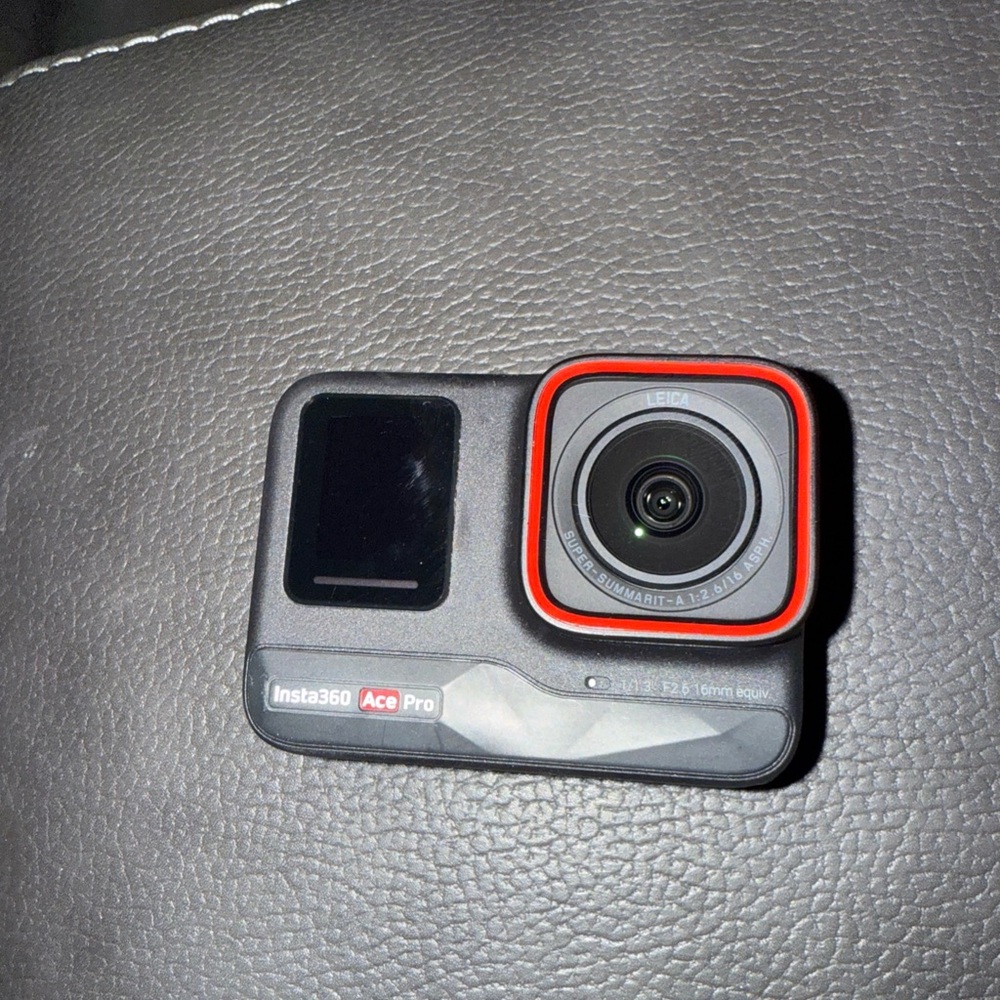 Insta360 ONE R Action Camera - Picture 2 of 2